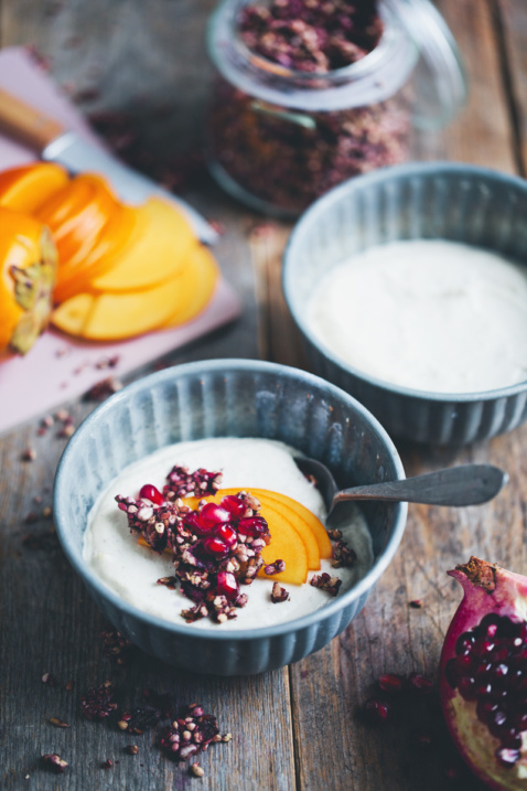 Cashew yogurt with granola and fruits