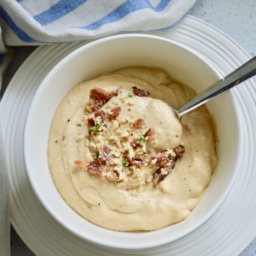 creamy vegan roasted cauliflower soup
