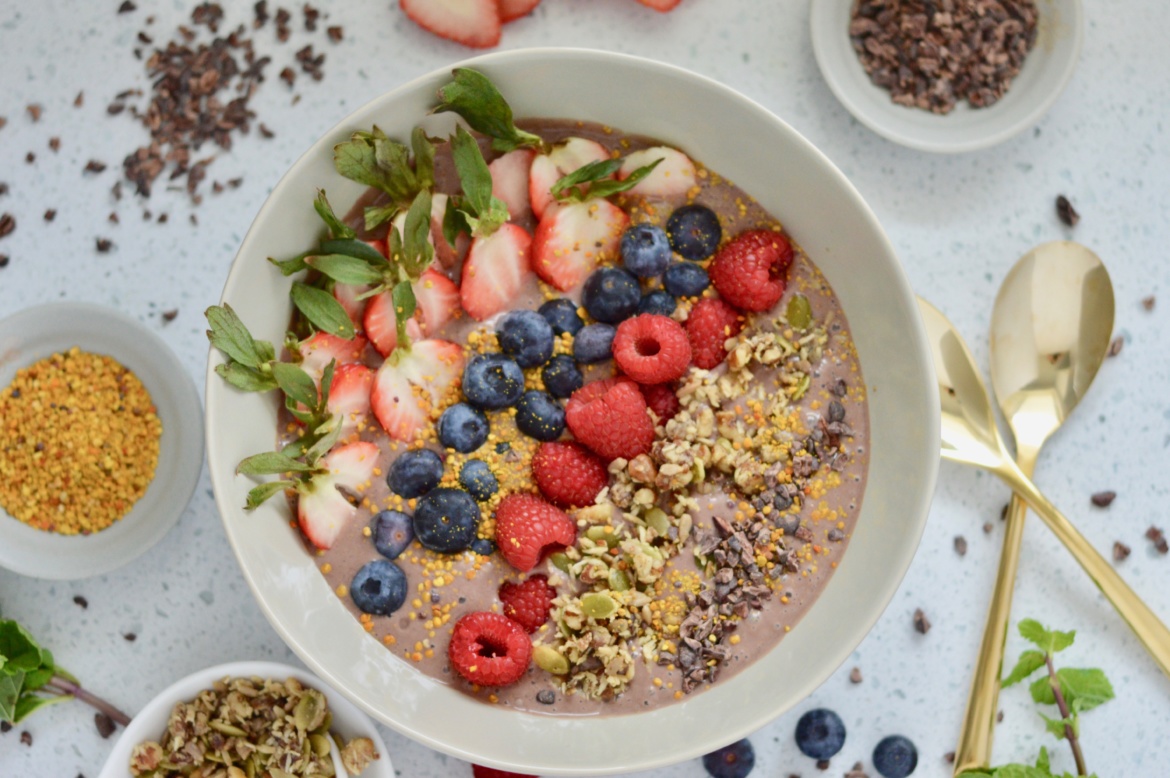 Get Gorgeous Skin with This Six-Ingredient Acai Smoothie Bowl | so ...