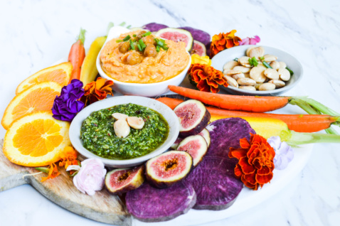holiday hummus and veggie platter