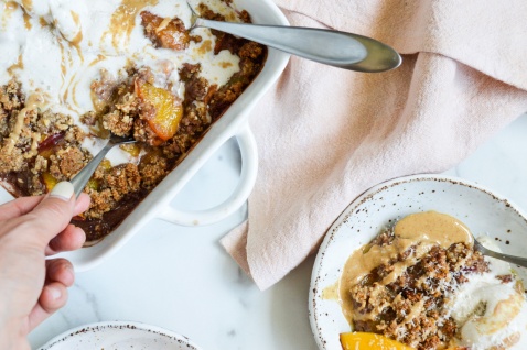 gut-healthy peach cobbler