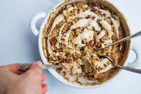 cinnamon roll baked oatmeal