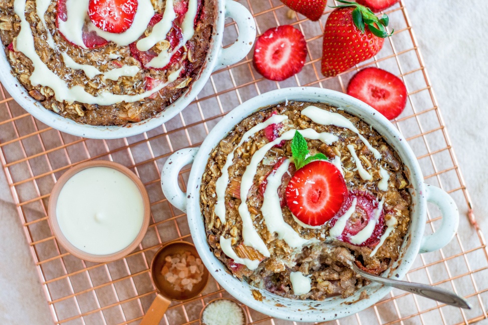 strawberry rhubarb baked oatmeal
